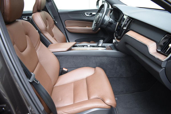 Volvo XC60 T6 340PK Automaat Plug-in Hybrid AWD Business Pro / Adaptive Cruise / Leer / Elektrische stoelen / Stoelverwarming / Stuurverwarming / Elektr. achterklep  / Achteruitrijcamera / Schuifdak