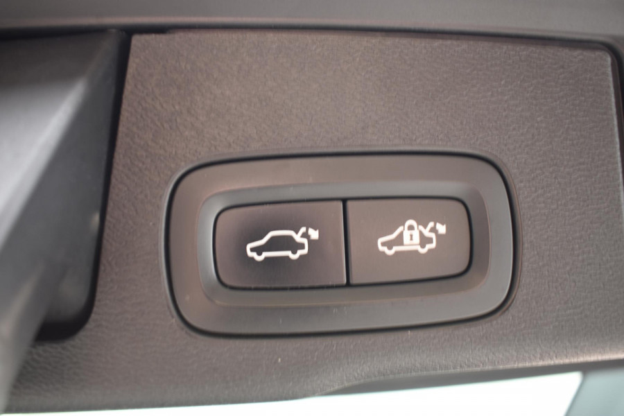 Volvo XC60 T6 340PK Automaat Plug-in Hybrid AWD Business Pro / Adaptive Cruise / Leer / Elektrische stoelen / Stoelverwarming / Stuurverwarming / Elektr. achterklep  / Achteruitrijcamera / Schuifdak
