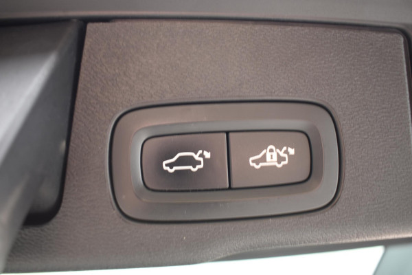 Volvo XC60 T6 340PK Automaat Plug-in Hybrid AWD Business Pro / Adaptive Cruise / Leer / Elektrische stoelen / Stoelverwarming / Stuurverwarming / Elektr. achterklep  / Achteruitrijcamera / Schuifdak