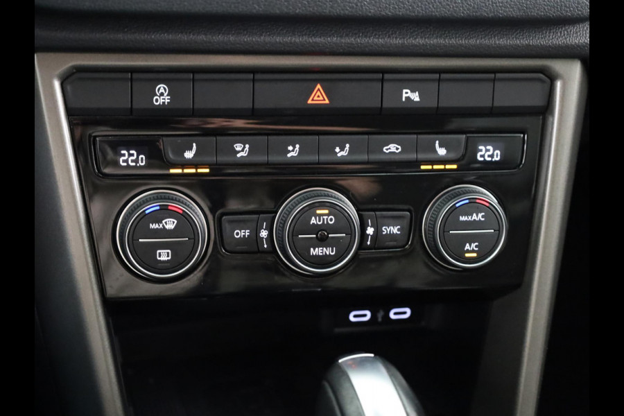 Volkswagen T-Roc 1.5 TSI Sport 150 PK DSG | Navigatie | Lederen bekleding | Parkeercamera | Keyless entry |