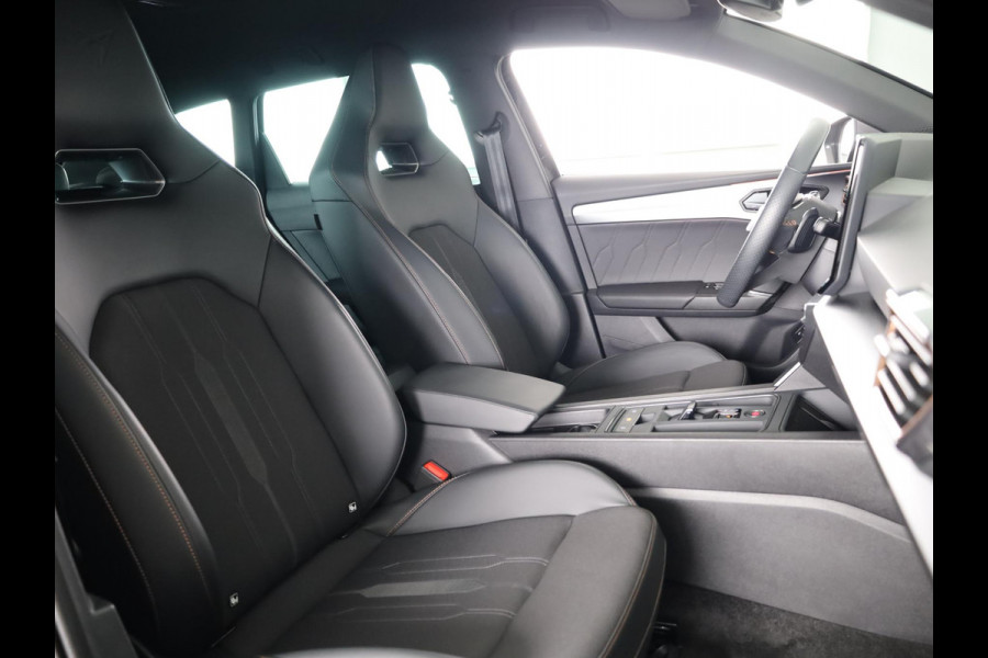 CUPRA Leon Sportstourer 1.4 TSI eHybrid PHEV FR Business Intense 204 pk Automaat | Navigatie | Parkeersensoren (Park assist) | Achteruitrijcamera | Adaptieve cruise control | Stoelverwarming |