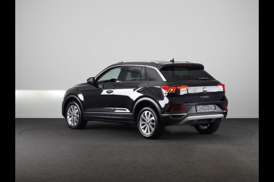 Volkswagen T-Roc 1.5 TSI Style 150 PK DSG | Trekhaak afneembaar | Navigatie | Stoel verwarming en massage | Leer/Alcantara |