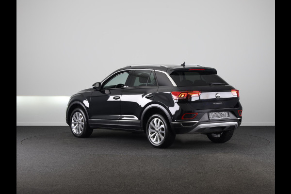 Volkswagen T-Roc 1.5 TSI Style 150 PK DSG | Trekhaak afneembaar | Navigatie | Stoel verwarming en massage | Leer/Alcantara |