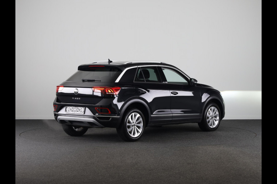 Volkswagen T-Roc 1.5 TSI Style 150 PK DSG | Trekhaak afneembaar | Navigatie | Stoel verwarming en massage | Leer/Alcantara |