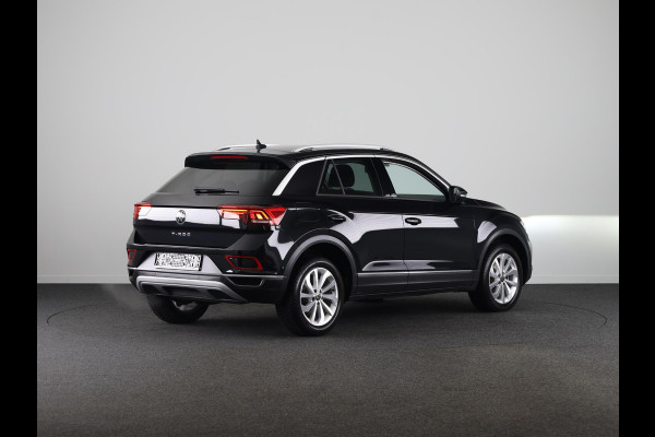 Volkswagen T-Roc 1.5 TSI Style 150 PK DSG | Trekhaak afneembaar | Navigatie | Stoel verwarming en massage | Leer/Alcantara |