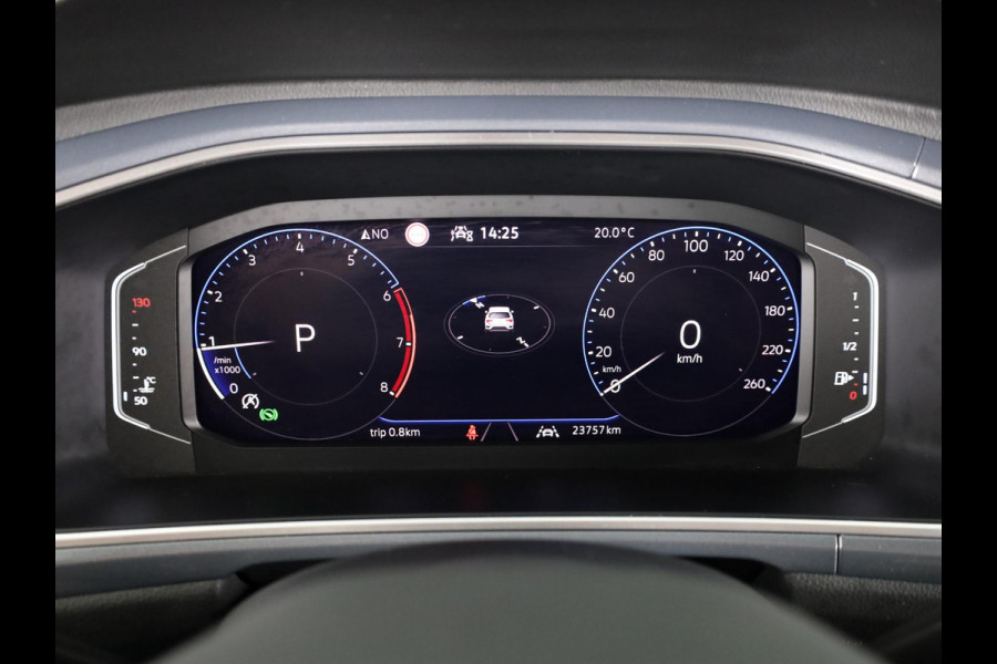 Volkswagen T-Roc 1.5 TSI Style 150 PK DSG | Trekhaak afneembaar | Navigatie | Stoel verwarming en massage | Leer/Alcantara |
