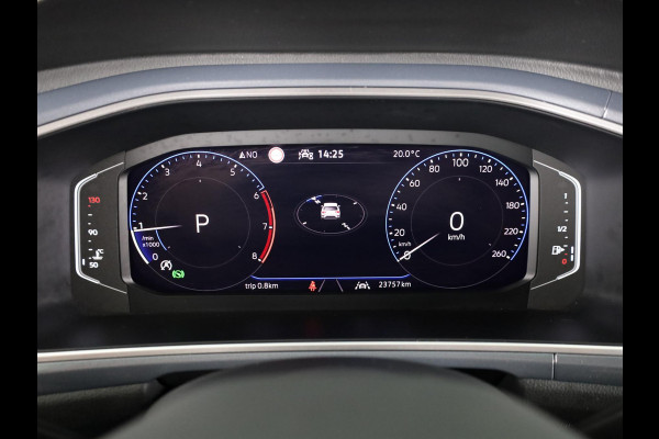 Volkswagen T-Roc 1.5 TSI Style 150 PK DSG | Trekhaak afneembaar | Navigatie | Stoel verwarming en massage | Leer/Alcantara |