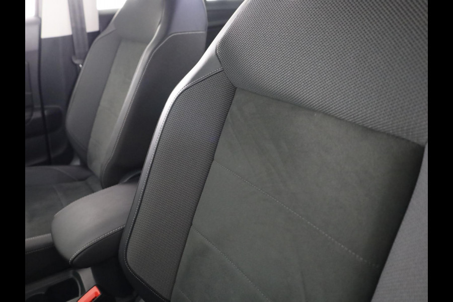 Volkswagen T-Roc 1.5 TSI Style 150 PK DSG | Trekhaak afneembaar | Navigatie | Stoel verwarming en massage | Leer/Alcantara |