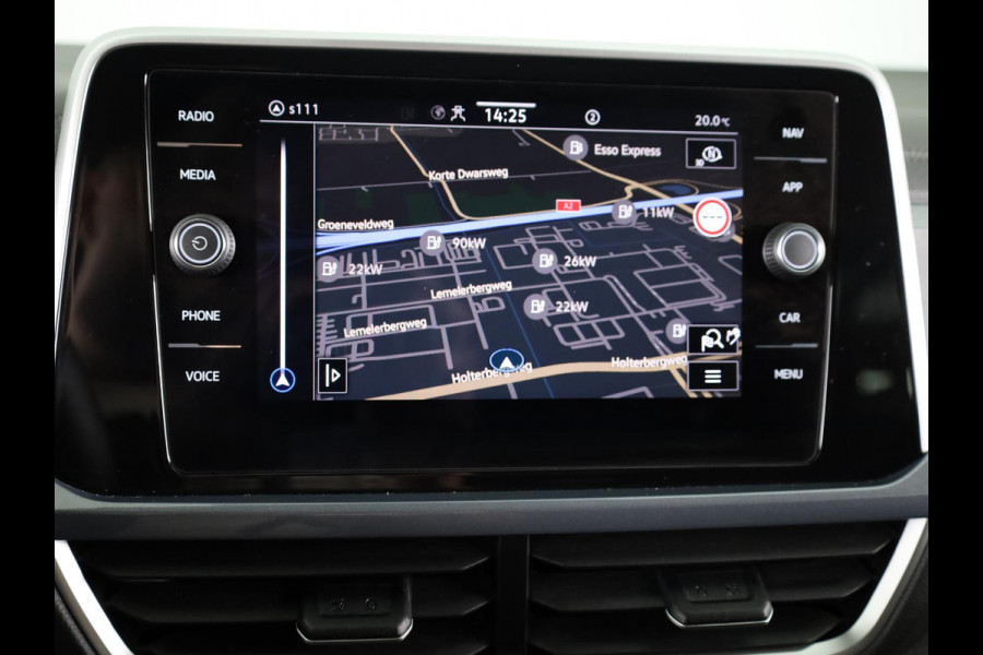 Volkswagen T-Roc 1.5 TSI Style 150 PK DSG | Trekhaak afneembaar | Navigatie | Stoel verwarming en massage | Leer/Alcantara |