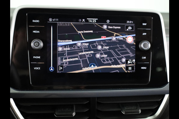 Volkswagen T-Roc 1.5 TSI Style 150 PK DSG | Trekhaak afneembaar | Navigatie | Stoel verwarming en massage | Leer/Alcantara |