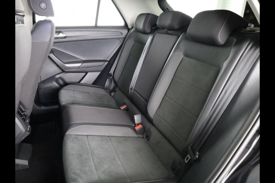 Volkswagen T-Roc 1.5 TSI Style 150 PK DSG | Trekhaak afneembaar | Navigatie | Stoel verwarming en massage | Leer/Alcantara |