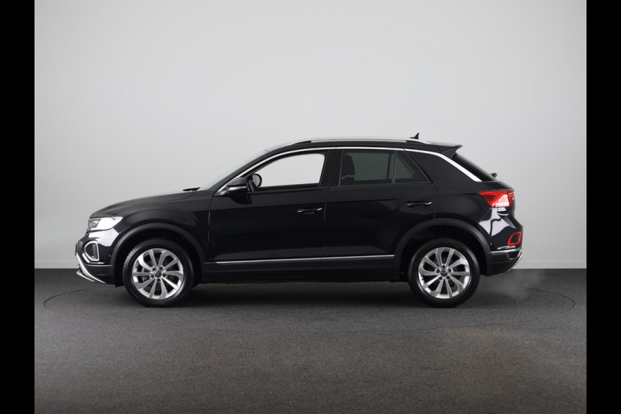 Volkswagen T-Roc 1.5 TSI Style 150 PK DSG | Trekhaak afneembaar | Navigatie | Stoel verwarming en massage | Leer/Alcantara |