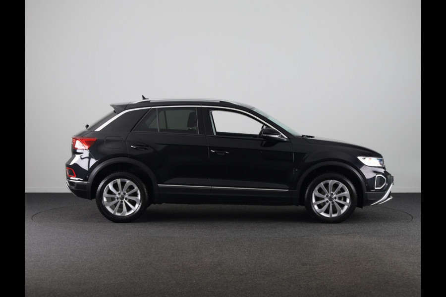 Volkswagen T-Roc 1.5 TSI Style 150 PK DSG | Trekhaak afneembaar | Navigatie | Stoel verwarming en massage | Leer/Alcantara |