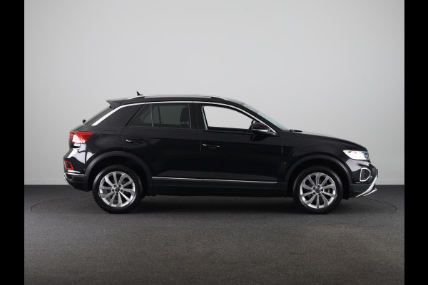 Volkswagen T-Roc 1.5 TSI Style 150 PK DSG | Trekhaak afneembaar | Navigatie | Stoel verwarming en massage | Leer/Alcantara |