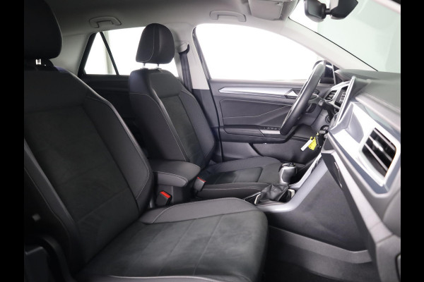 Volkswagen T-Roc 1.5 TSI Style 150 PK DSG | Trekhaak afneembaar | Navigatie | Stoel verwarming en massage | Leer/Alcantara |