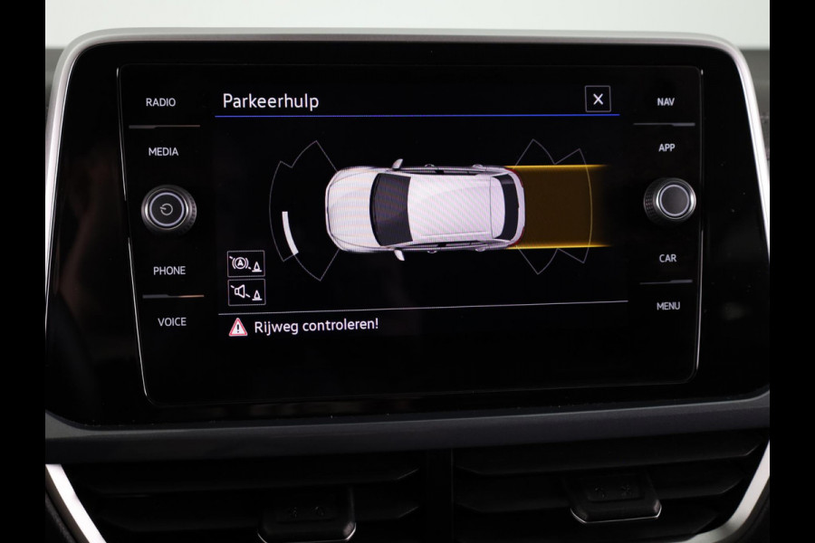 Volkswagen T-Roc 1.5 TSI Style 150 PK DSG | Trekhaak afneembaar | Navigatie | Stoel verwarming en massage | Leer/Alcantara |