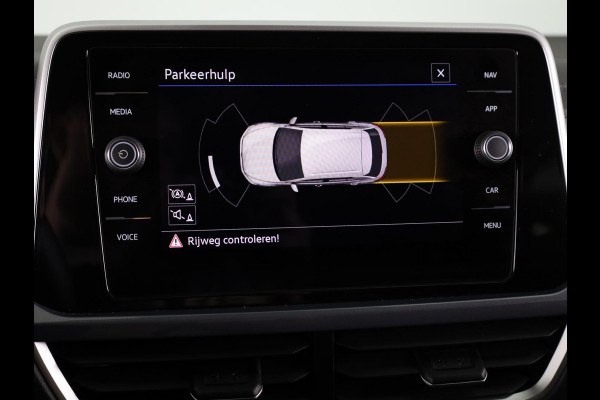Volkswagen T-Roc 1.5 TSI Style 150 PK DSG | Trekhaak afneembaar | Navigatie | Stoel verwarming en massage | Leer/Alcantara |