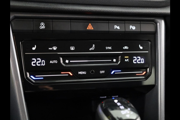 Volkswagen T-Roc 1.5 TSI Style 150 PK DSG | Trekhaak afneembaar | Navigatie | Stoel verwarming en massage | Leer/Alcantara |