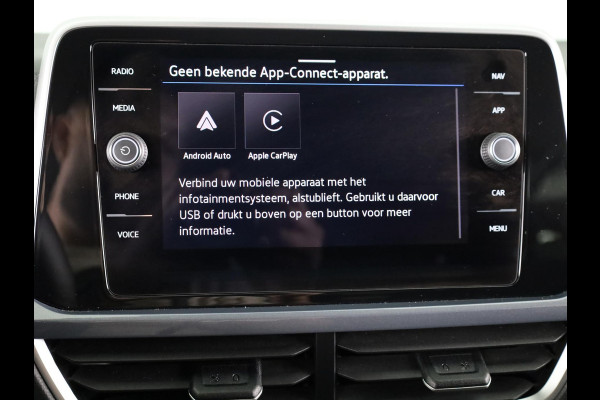 Volkswagen T-Roc 1.5 TSI Style 150 PK DSG | Trekhaak afneembaar | Navigatie | Stoel verwarming en massage | Leer/Alcantara |