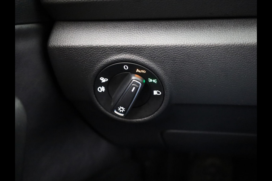 Volkswagen T-Roc 1.5 TSI Style 150 PK DSG | Trekhaak afneembaar | Navigatie | Stoel verwarming en massage | Leer/Alcantara |