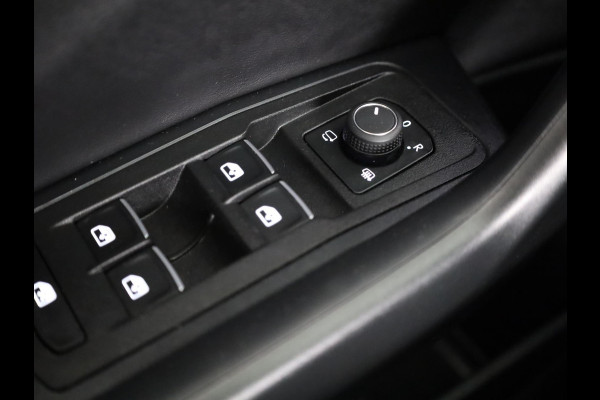 Volkswagen T-Roc 1.5 TSI Style 150 PK DSG | Trekhaak afneembaar | Navigatie | Stoel verwarming en massage | Leer/Alcantara |