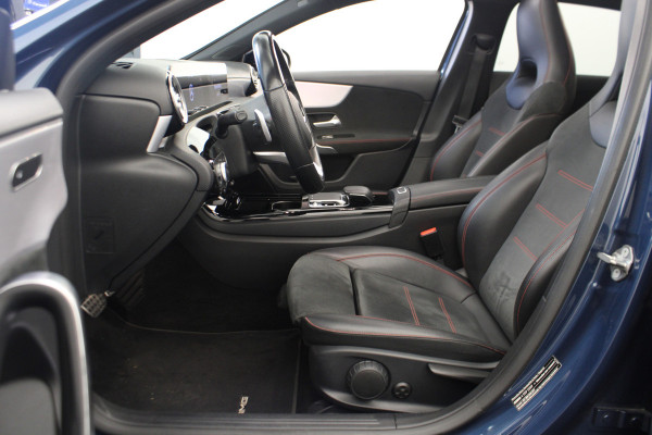 Mercedes-Benz A-Klasse 220 Launch Edition Premium AMG Pano