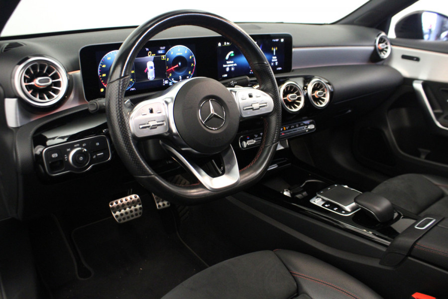 Mercedes-Benz A-Klasse 220 Launch Edition Premium AMG Pano