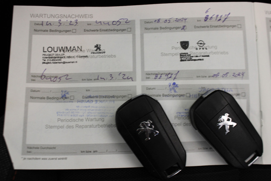 Peugeot 2008 1.2 PureTech Blue Lease Allure