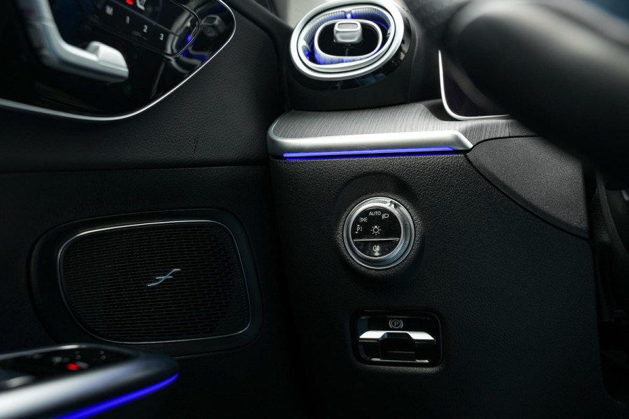 Mercedes-Benz C-Klasse C300 279PK AMG 360 Camera Navigatie Ambient DAB+ Leer Stoelverw. Side Assist