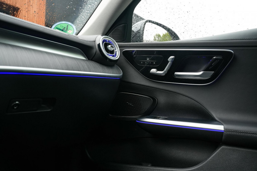 Mercedes-Benz C-Klasse C300 279PK AMG 360 Camera Navigatie Ambient DAB+ Leer Stoelverw. Side Assist