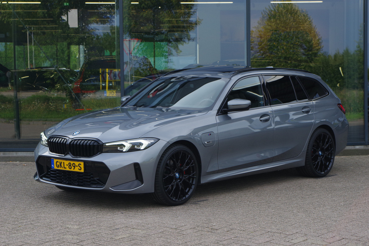 BMW 3 Serie Touring 320e M-Sport 204 PK PHEV, Panoramadak, Camera, Memory, Head-Up BMW 3 Serie Touring 320e M-Sport 204 PK PHEV, Panoramadak, Camera, Memory, Head-Up