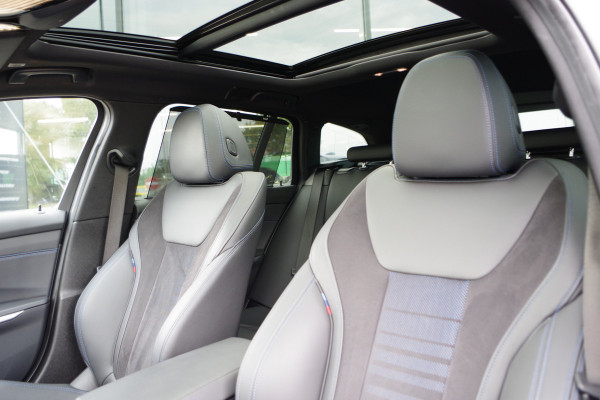 BMW 3 Serie Touring 320e M-Sport 204 PK PHEV, Panoramadak, Camera, Memory, Head-Up