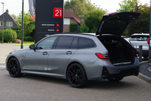 BMW 3 Serie Touring 320e M-Sport 204 PK PHEV, Panoramadak, Camera, Memory, Head-Up