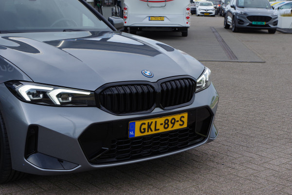BMW 3 Serie Touring 320e M-Sport 204 PK PHEV, Panoramadak, Camera, Memory, Head-Up
