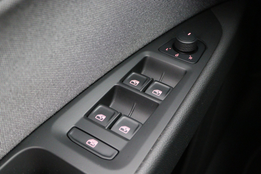 Seat León ST 1.0 EcoTSI Style Business Intense Automaat Virtual Cockpit, Apple Carplay, Keyless, Lane Assist, Trekhaak, PDC