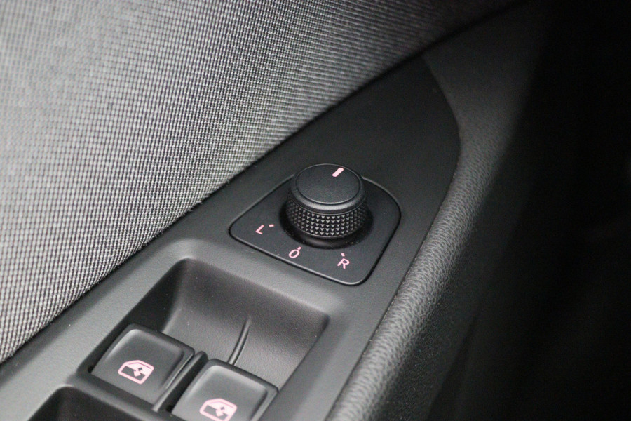 Seat León ST 1.0 EcoTSI Style Business Intense Automaat Virtual Cockpit, Apple Carplay, Keyless, Lane Assist, Trekhaak, PDC