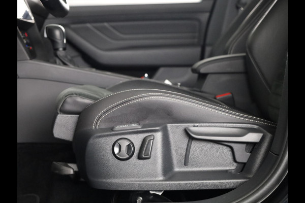 Volkswagen Passat Variant 1.5 TSI R-Line Business 150 PK DSG | Verlengde garantie | Navigatie | Parkeercamera |