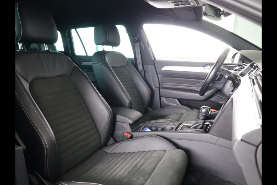 Volkswagen Passat Variant 1.5 TSI R-Line Business 150 PK DSG | Verlengde garantie | Navigatie | Parkeercamera |