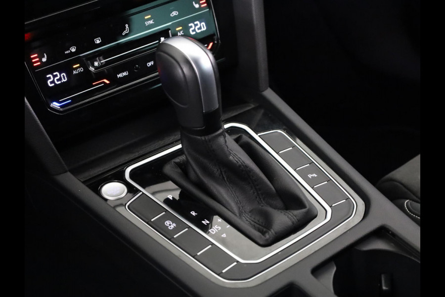 Volkswagen Passat Variant 1.5 TSI R-Line Business 150 PK DSG | Verlengde garantie | Navigatie | Parkeercamera |