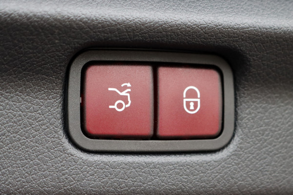 Mercedes-Benz EQE 300 AMG Line 89 kWh | Distronic | Panoramadak | Burmester | Dodehoekassistent | Memory | Warmtepomp | Camera | Rijassistentiepakket | Keyless Go |