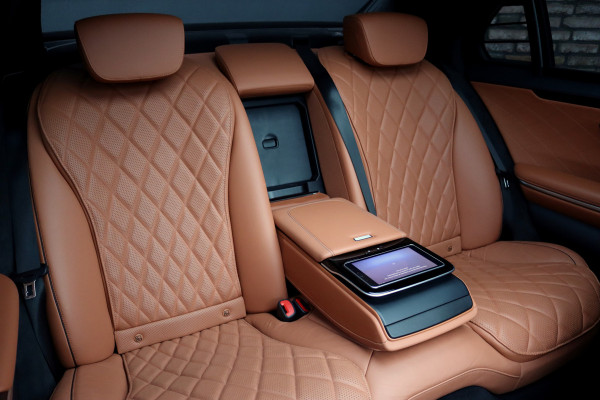 Mercedes-Benz S-Klasse 580 e Lang AMG Line Premium+ | Airmatic | Distronic+ | 3D-Display | MBUX Tablet | Digital Light | Stoelventilatie | Verwarmd Stuurwiel | Massage | HUD | Vlakkenverwarming | Mercedes-Benz S-Klasse 580 e Lang AMG Line Premium+ | Airmatic | Distronic+ | 3D-Display | MBUX Tablet | Digital Light | Stoelventilatie | Verwarmd Stuurwiel | Massage | HUD | Vlakkenverwarming |