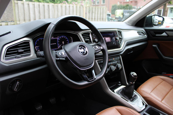 Volkswagen T-Roc 1.0 TSI Style Business Pano Virtual Carplay Volkswagen T-Roc 1.0 TSI Style Business Pano Virtual Carplay