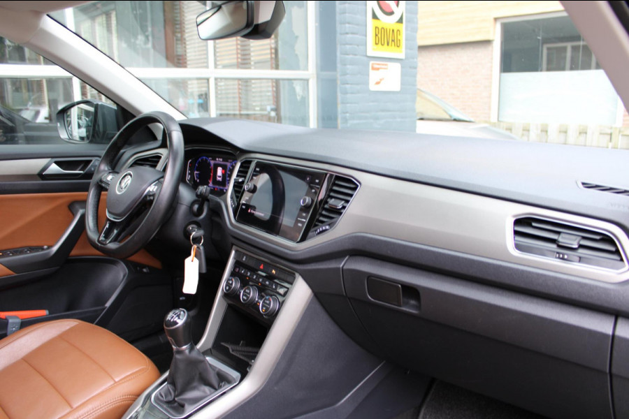 Volkswagen T-Roc 1.0 TSI Style Business Pano Virtual Carplay Volkswagen T-Roc 1.0 TSI Style Business Pano Virtual Carplay