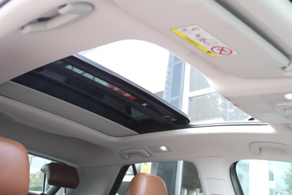 Volkswagen T-Roc 1.0 TSI Style Business Pano Virtual Carplay Volkswagen T-Roc 1.0 TSI Style Business Pano Virtual Carplay