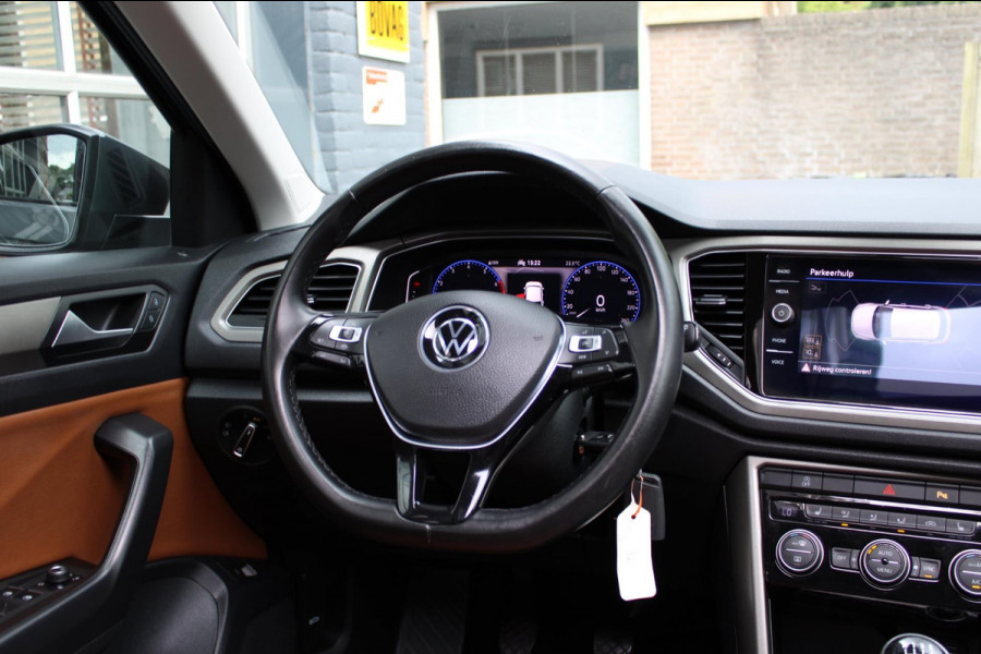 Volkswagen T-Roc 1.0 TSI Style Business Pano Virtual Carplay Volkswagen T-Roc 1.0 TSI Style Business Pano Virtual Carplay