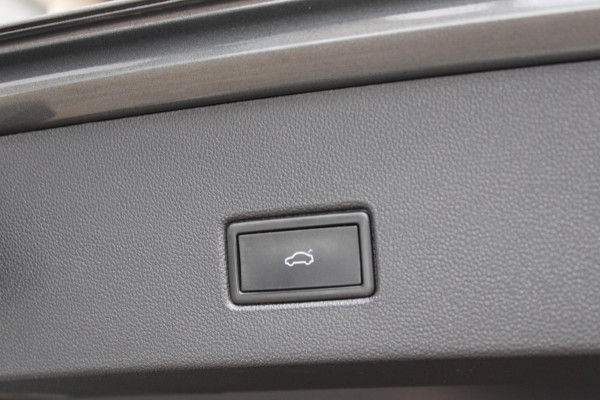 Volkswagen T-Roc 1.0 TSI Style Business Pano Virtual Carplay Volkswagen T-Roc 1.0 TSI Style Business Pano Virtual Carplay