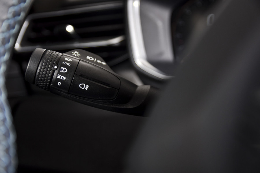 Lynk & Co 01 1.5 PHEV 261PK MY23 | Donkere hemel | 360 Camera | 7.4 kWh boordlader | S/K-panodak | Adapt. Cruise | Memory | Elek. klep | LM 20" | 1388