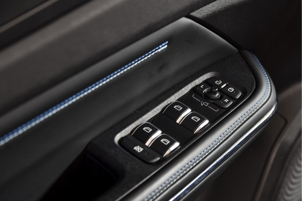 Lynk & Co 01 1.5 PHEV 261PK MY23 | Donkere hemel | 360 Camera | 7.4 kWh boordlader | S/K-panodak | Adapt. Cruise | Memory | Elek. klep | LM 20" | 1388