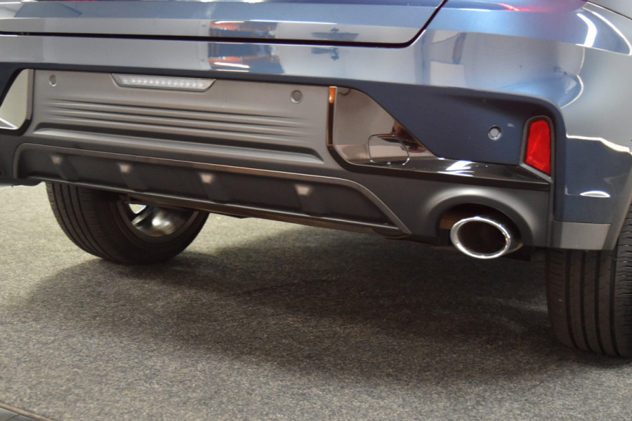 Lynk & Co 01 1.5 PHEV 261PK MY23 | Donkere hemel | 360 Camera | 7.4 kWh boordlader | S/K-panodak | Adapt. Cruise | Memory | Elek. klep | LM 20" | 1388