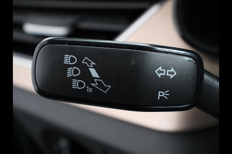 Škoda Kamiq 1.5 TSI 150pk Style DSG | Navigatie | Apple Carplay / Android Auto | Climate Control | Parkeer sensoren | DAB